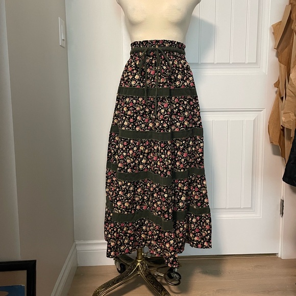 Gorgeous vintage tiered floral prairie skirt xs/s - Picture 2 of 8